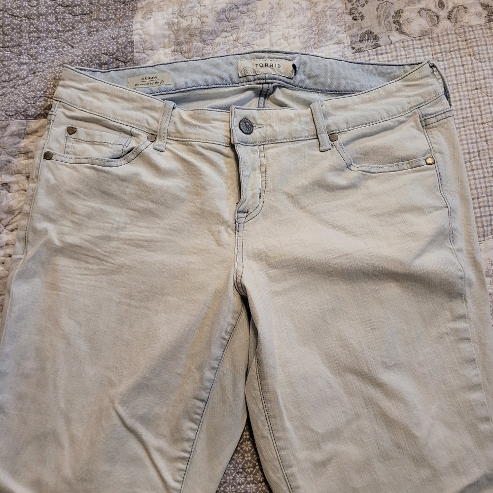 white wash torrid skinny jeans